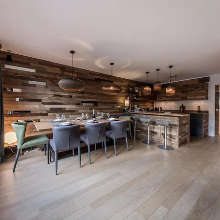 Luxueux Duplex 4 Avec Balcons Et Cheminee A