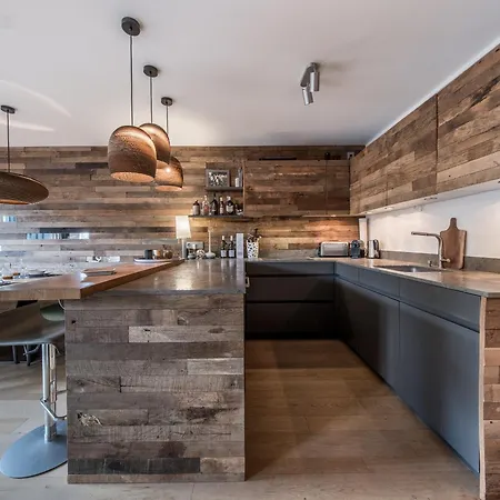 Luxueux Duplex 4 Avec Balcons Et Cheminee A Courchevel